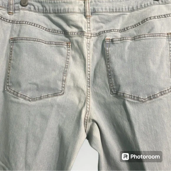 C Wonder jeans crop/capri size 22W light wash 5 pocket style button/zip closure - Picture 5 of 13